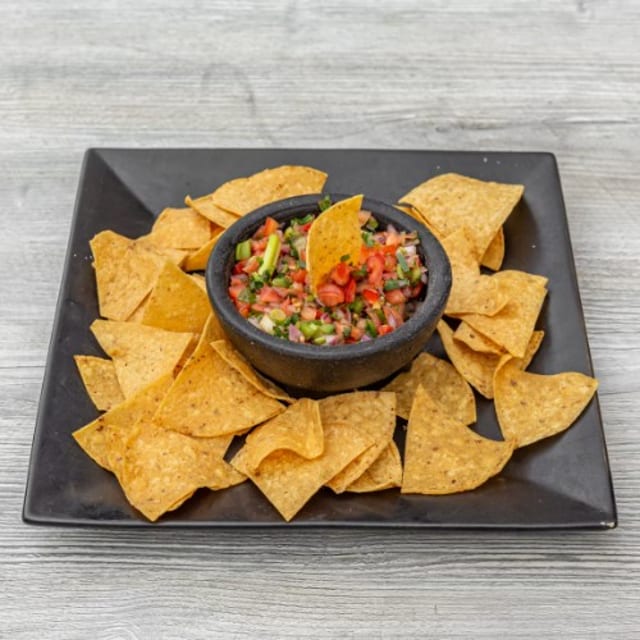 16 Oz Chips & Salsa.